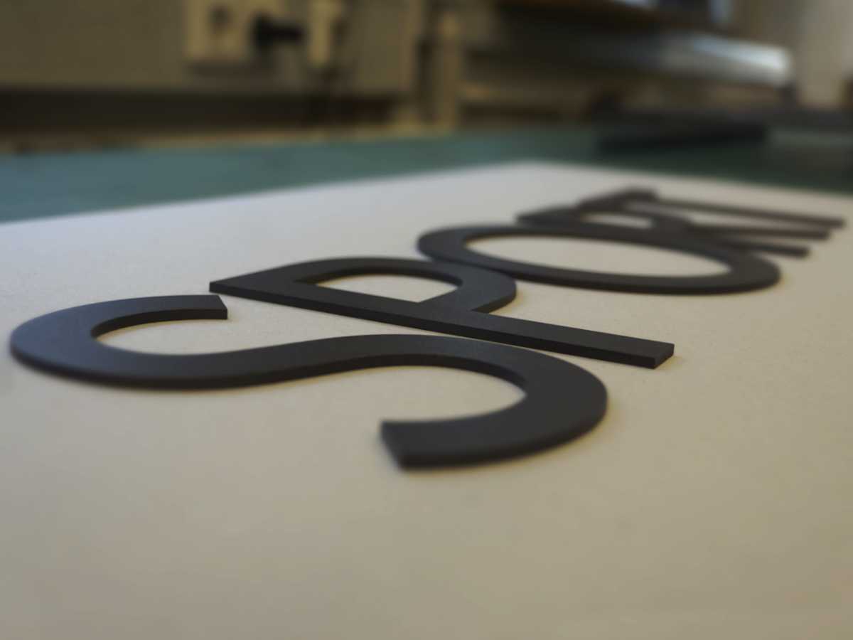 Lasergeschnittene Acrylbuchstaben in 3mm Stärke - Schwarze